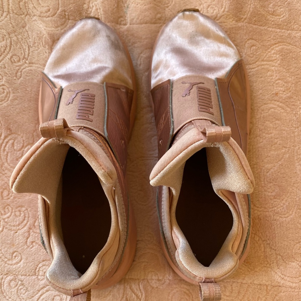 Women’s puma sneakers
